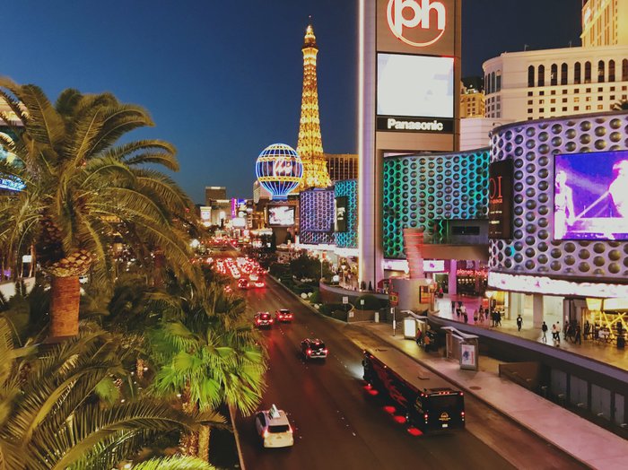 USA Reise - Las Vegas Straße bei Nacht