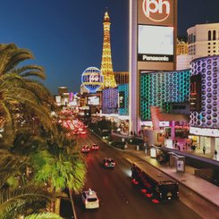 USA Reise - Las Vegas Straße bei Nacht