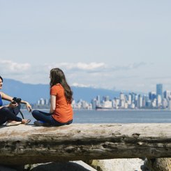 Kanada Reise - Vancouver Skyline mit Menschen