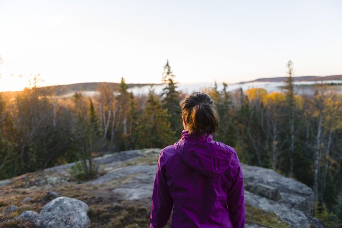 Kanada Reise - Wanderer im Algonquin Provincial Park bei Sonnenuntergang