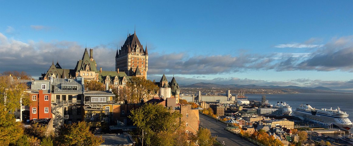 Perspektive über Stadt und Meer